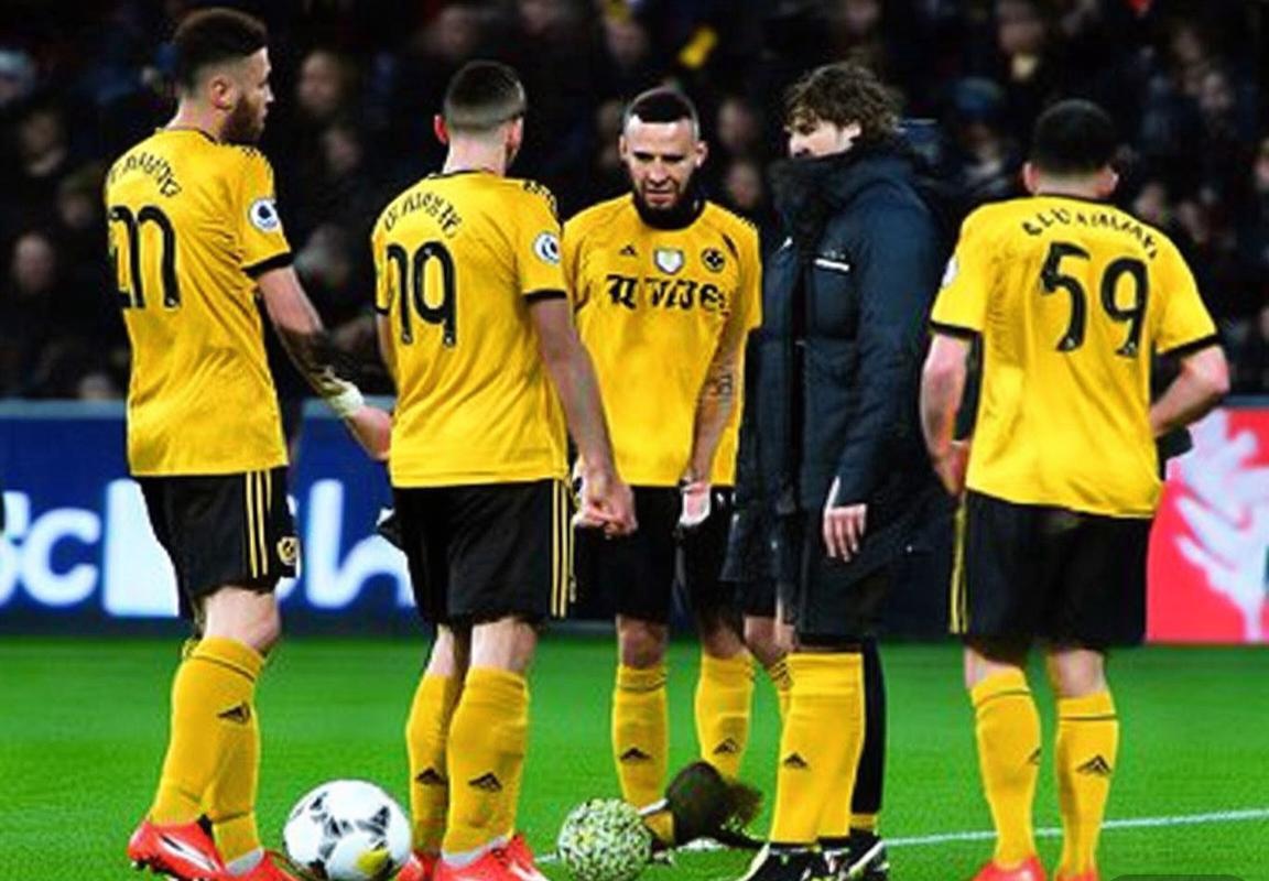 凯塞多禁赛影响布莱顿赛程，狼队积分榜末位挣扎，阿森纳曼城竞争白热化引爆英超转会传闻